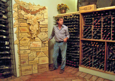 Gianpiero con la nuova cantina del Ca' Vittoria